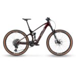 E-MAVERICK AM 943_DARK LAVA RED_R2_MY24_EVEN.JPG
