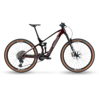 E-MAVERICK AM 943_DARK LAVA RED_R2_MY24_EVEN.JPG