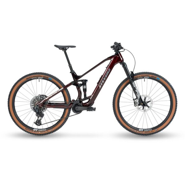 E-MAVERICK AM 943_DARK LAVA RED_R2_MY24_EVEN.JPG
